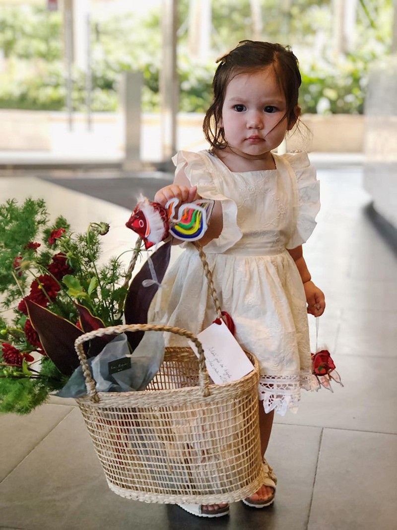 Làm thế nào để trở thành một bảo mẫu?