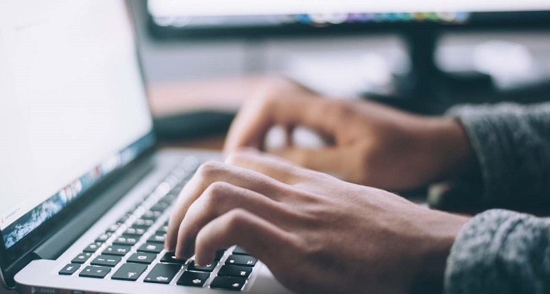 Có bao nhiêu cách để làm CV xin việc trên máy tính? 